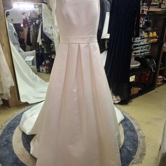 Rosa Clara "Araceli" Wedding Gown (Unaltered) - Picture 2 of 11